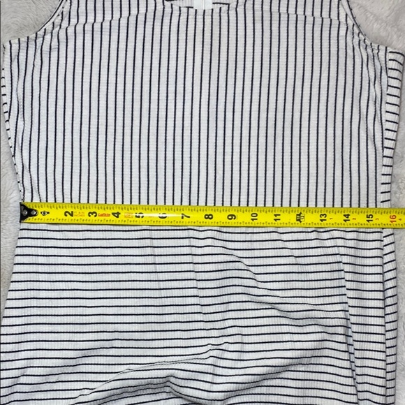 Charlotte Russe Black and White Scoop Neck Sheath Dress - Picture 5 of 6